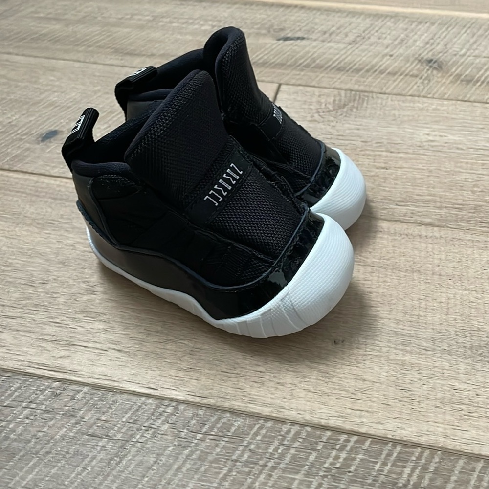 Nike Baby/Infant SIZE 3 Air Jordan 11 Retro CB 'Jubilee